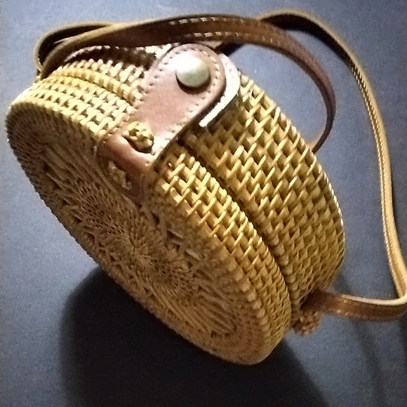 Handbag - Picture 2 of 3